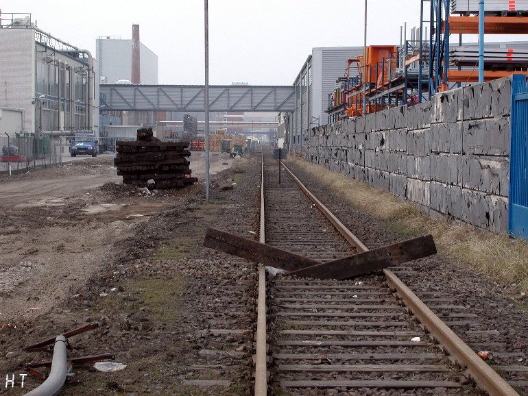 [Gesperrtes AKN-Gleis Tiefstack - Glinde (Moorfleeter Straße, 08.03.01)]