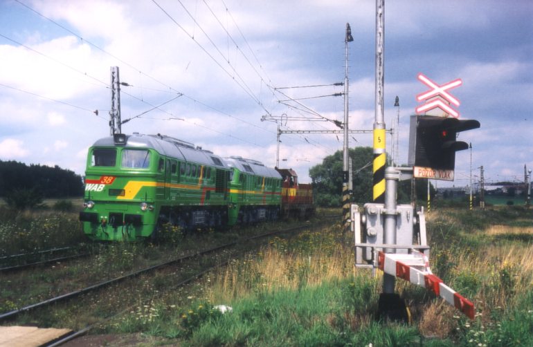 [WAB 38, 37 und CD 731 046 sind am 09.08.2000 in der Nähe von Tirnice (Tirschnitz) unterwegs]