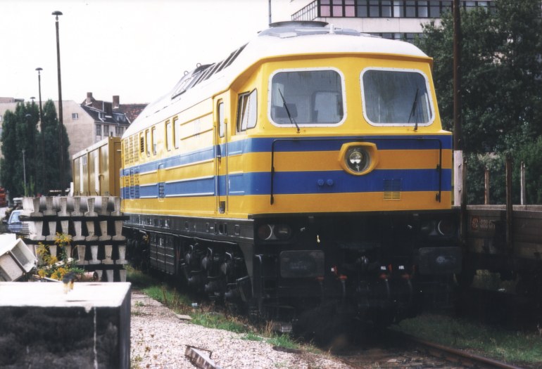 [TLG 9 im August 2000 in Berlin Ostgüterbahnhof]