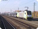 [TXL-Dispolok ES 64 U2-006 transportiert Neuwagen nach Italien]