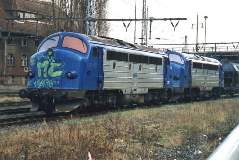 [NEG V170 1151 und 1155 am 08.01.2001 im Berliner Ostgüterbahnhof]