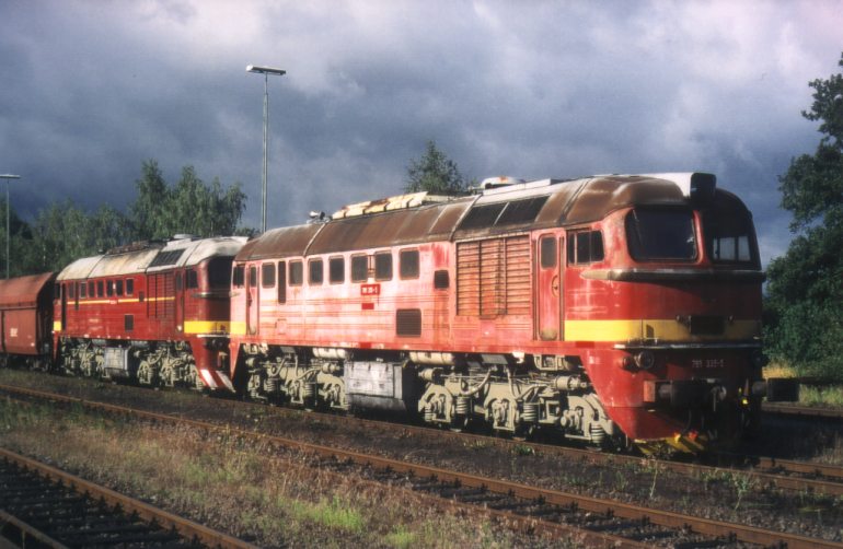 [781 335 (heute PEG V200.04) und 781 516 (heute PEG V200.03) am 19.08.1999 in Schirnding]