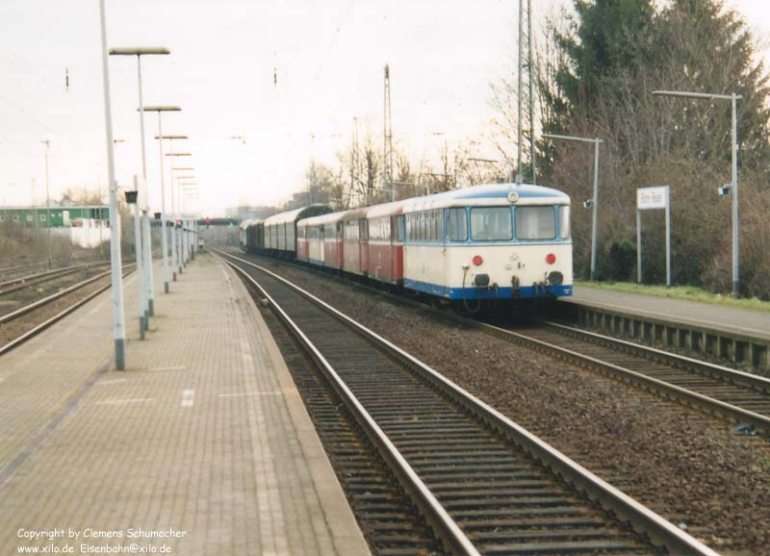 [Überführung von Schienenbussen des Hochwaldbahn e.V. bzw. der Pfalzbahn (06.02., Bonn-Beuel)]